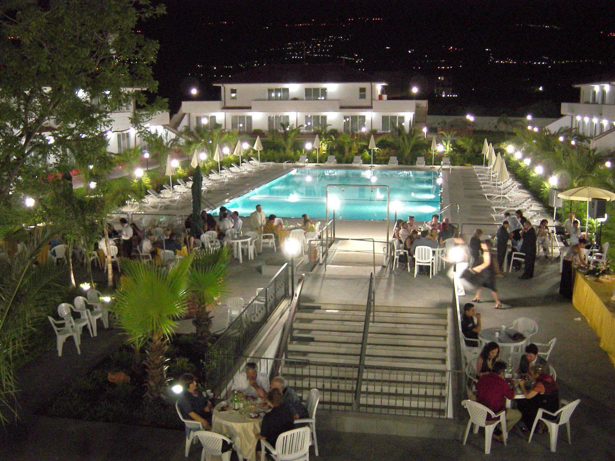 King'S House Hotel Resort มาสคาลิ ภายนอก รูปภาพ